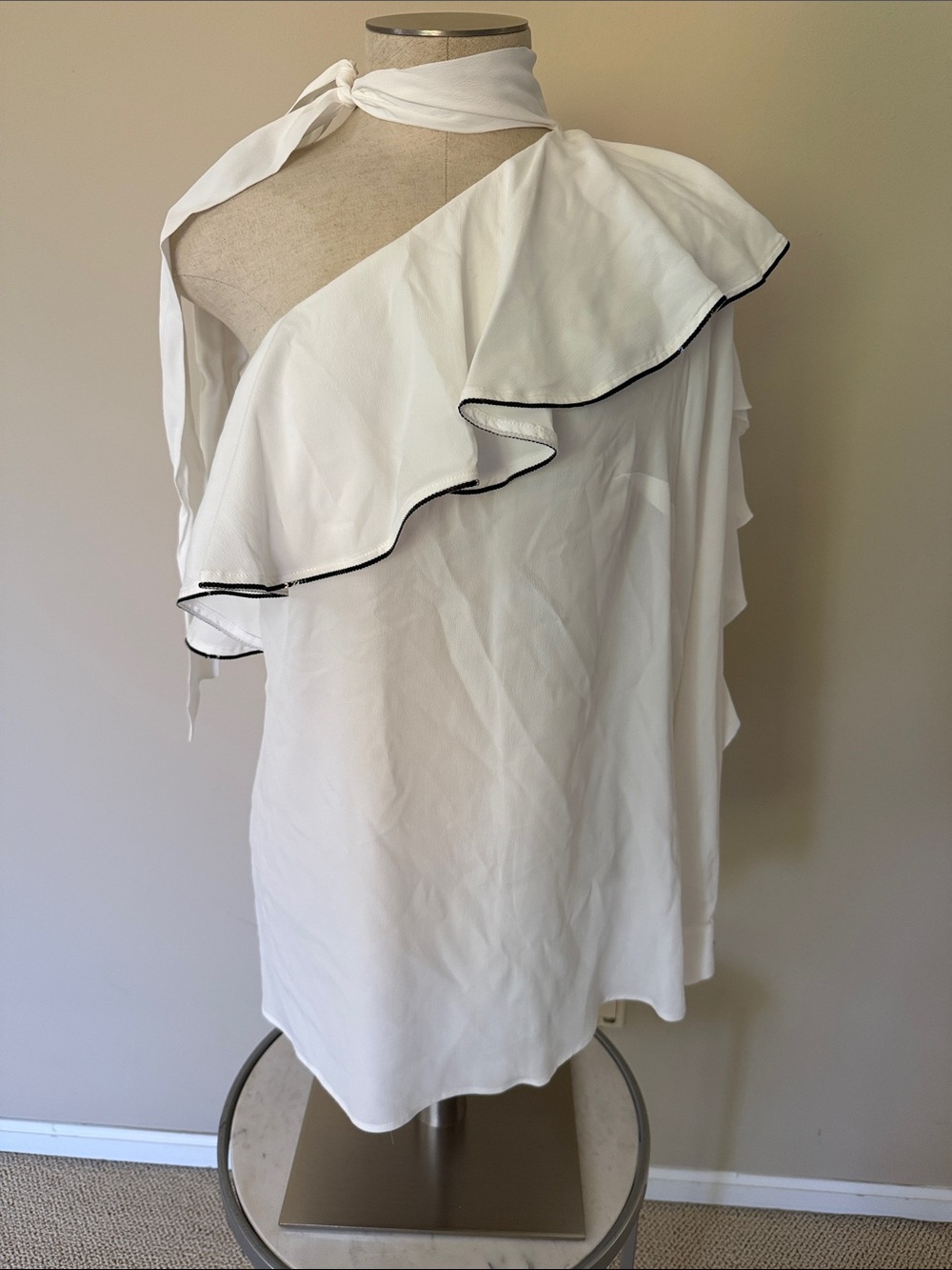 Christinaeffe White One-Shoulder Ruffle Women's Top